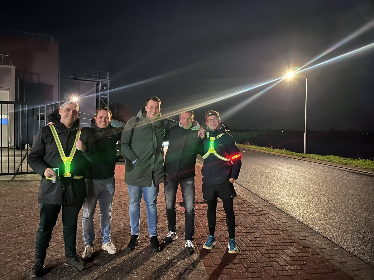 KVMdePod's tweet photo. 𝘿𝙀 𝙉𝘼𝘾𝙃𝙏 𝘽𝙀𝙂𝙄𝙉𝙏! 🚶‍♂️

Supporterscoördinator 𝗛𝗲𝗻𝗸 𝗡𝗶𝗲𝗺𝗲𝗶𝗷𝗲𝗿 loopt een etappe mee van onze tocht naar Leeuwarden! 💚🤍

Doneren? ➡️ https://t.co/DCLV6ZBp0b https://t.co/qrbTZiUpOx