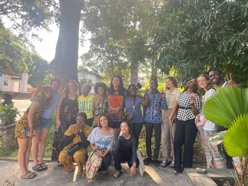 BFCollins_'s tweet photo. Had a meet-up with some friends from the USA, decided to still #WearUG 🥲 https://t.co/XxDZRb8ImH