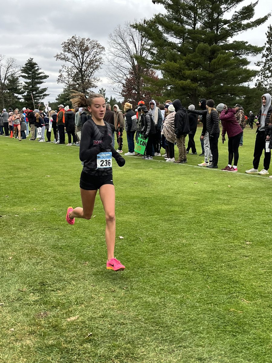 Sophomore Liv Chellevold finished as the State Runner-Up 🥈 🎉 The boys squad finished in 13th!