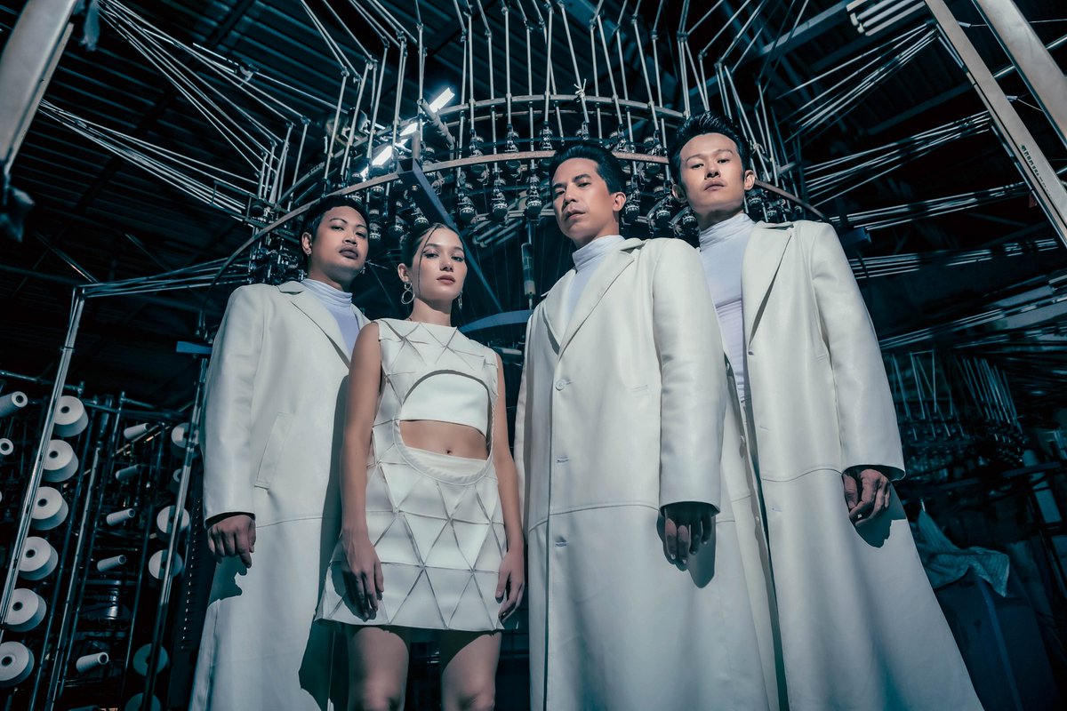 MPlay_2021's tweet photo. Slot Machine x Violette Wautier (วิโอเลต วอเทียร์)
ปล่อย MV. "AI " เจนเนอเรทกราฟิกล้ำ สุดเจ๋ง!!
📌https://t.co/MRGYu1Fqp5
#AISlotMachine #NEWSINGlE #SlotMachineRock #VioletteWautier #TEROMUSIC https://t.co/RWxREkfip3