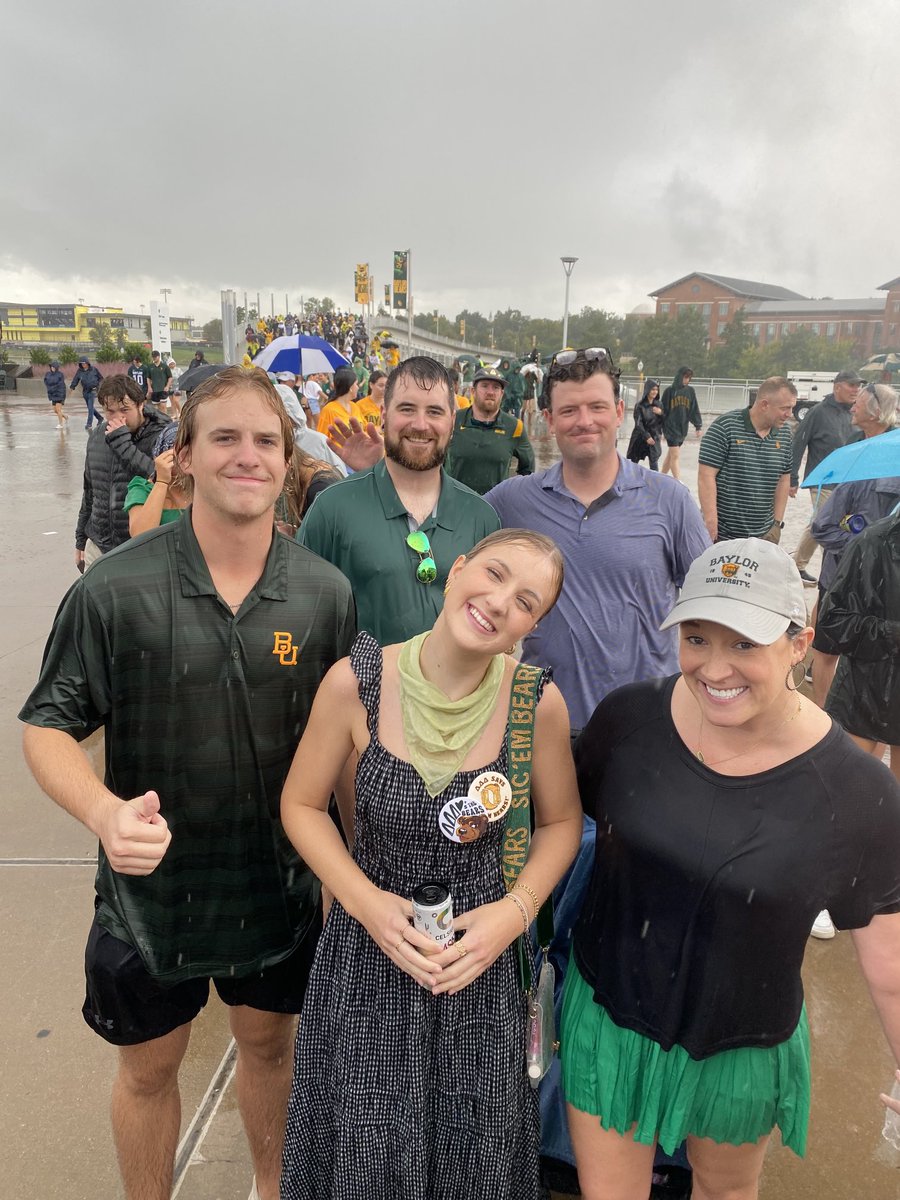 kdpearl's tweet photo. #sic ‘em bears https://t.co/3e1dI4F3tM