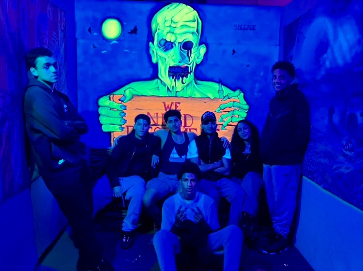 NYPD34Pct's tweet image. Great time had by our #NYPDExplorers at the NYPD #TerrorOnTotten 

Special thanks to our Explore Coordinator Police Officer Kulczycka, for taking them and for purchasing Terror on Totten T-Shirts for the group.

#CopsAndKids