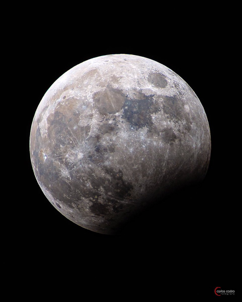 Carloscastro_82's tweet image. Momento del máximo del eclipse de Luna hace pocos minutos (22:14 hora peninsular española) desde Torre del Mar (Málaga) 🌝