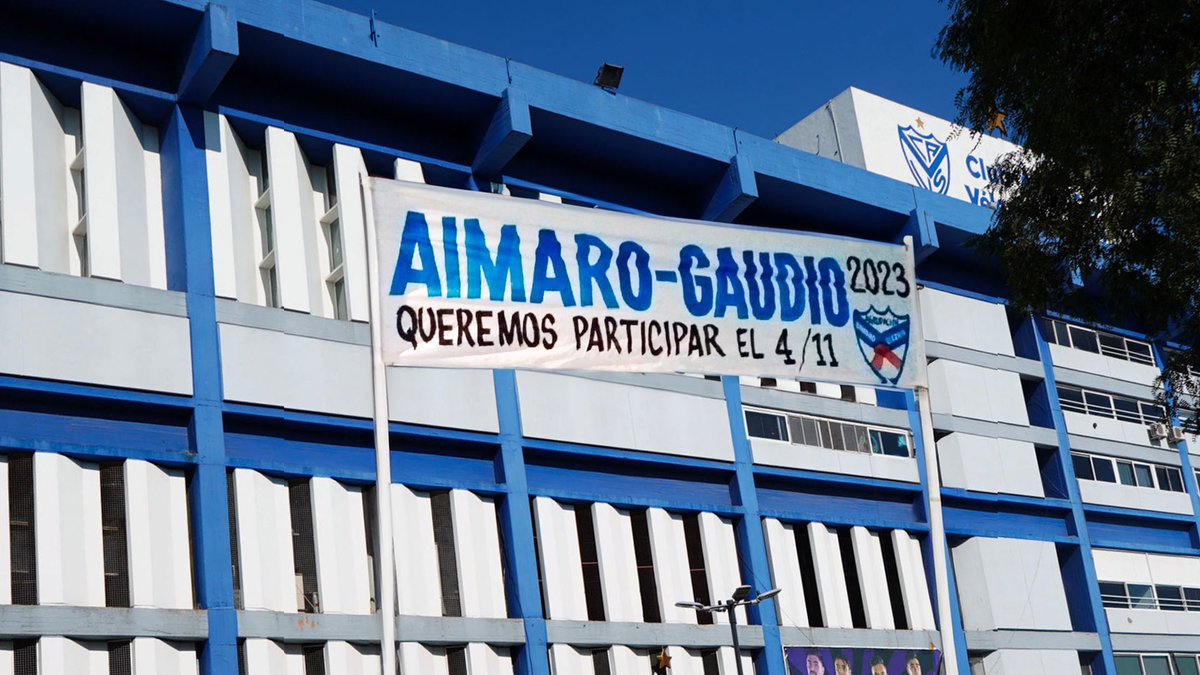 VotaUV's tweet photo. 🫂 Los socios e hinchas de #Vélez merecen tener la 𝐨𝐩𝐨𝐫𝐭𝐮𝐧𝐢𝐝𝐚𝐝 𝐝𝐞 𝐞𝐥𝐞𝐠𝐢𝐫 𝐚𝐥𝐠𝐨 𝐝𝐢𝐬𝐭𝐢𝐧𝐭𝐨 para el futuro del club el próximo sábado 4/11.

❌ 𝐍𝐨 𝐪𝐮𝐞𝐫𝐞𝐦𝐨𝐬 𝐬𝐮𝐬𝐩𝐞𝐧𝐝𝐞𝐫 𝐧𝐢 𝐩𝐨𝐬𝐭𝐞𝐫𝐠𝐚𝐫 𝐥𝐚𝐬 𝐞𝐥𝐞𝐜𝐜𝐢𝐨𝐧𝐞𝐬. Sólo pedimos igualdad y que se mida a todos con la misma vara.

#QueremosParticipar
#Aimaro2023 📢