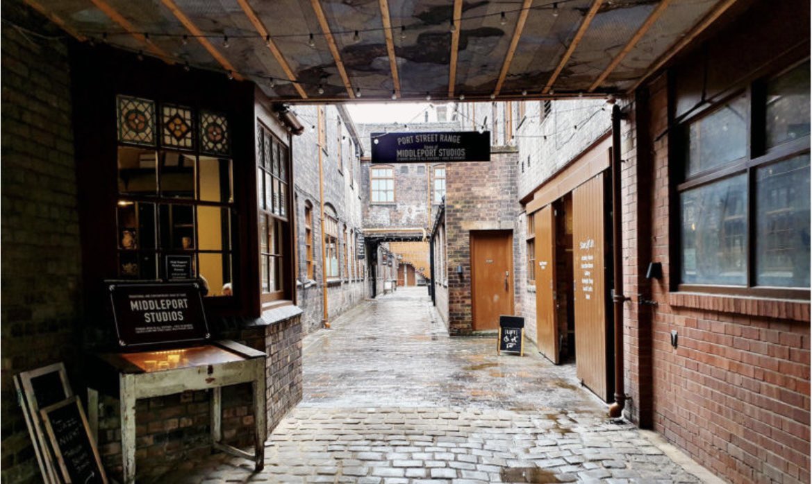ClaireLWill1's tweet photo. It’s #EnjoyStoke week
Visit @WorldofWedgwood to see prestigious ceramics made by skilled craftsmen, take a stroll through the beautiful @TrenthamEstate, amble around @Middleport_Pot studios or decorate an @EmmaBridgewater pot whilst eating cake by the spotty Aga! https://t.co/wKm4rPOp6c
