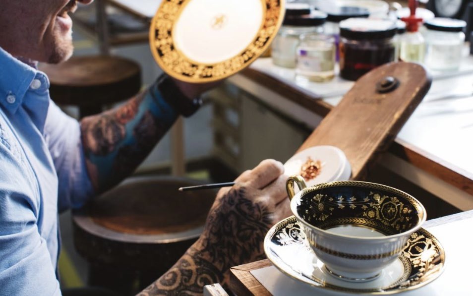 ClaireLWill1's tweet photo. It’s #EnjoyStoke week
Visit @WorldofWedgwood to see prestigious ceramics made by skilled craftsmen, take a stroll through the beautiful @TrenthamEstate, amble around @Middleport_Pot studios or decorate an @EmmaBridgewater pot whilst eating cake by the spotty Aga! https://t.co/wKm4rPOp6c