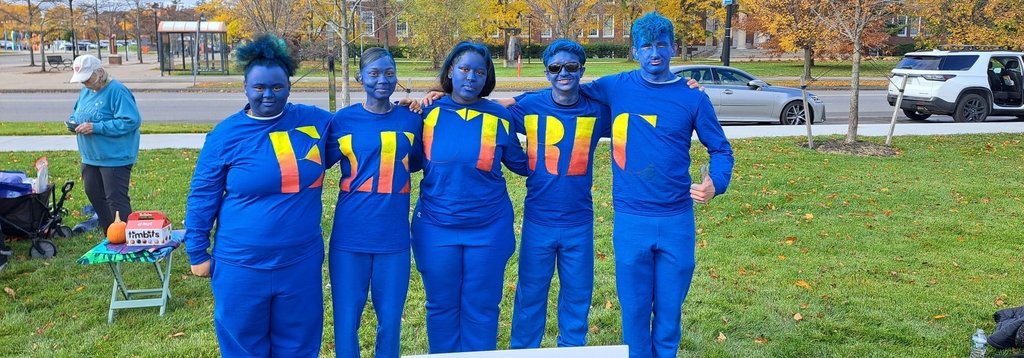 Students from the advanced art class participated in the Buffalo AKG Art Alive Celebration event this afternoon. They created a tableaux of Edward Ruscha's 1963 "Electric". The kids had a great time.