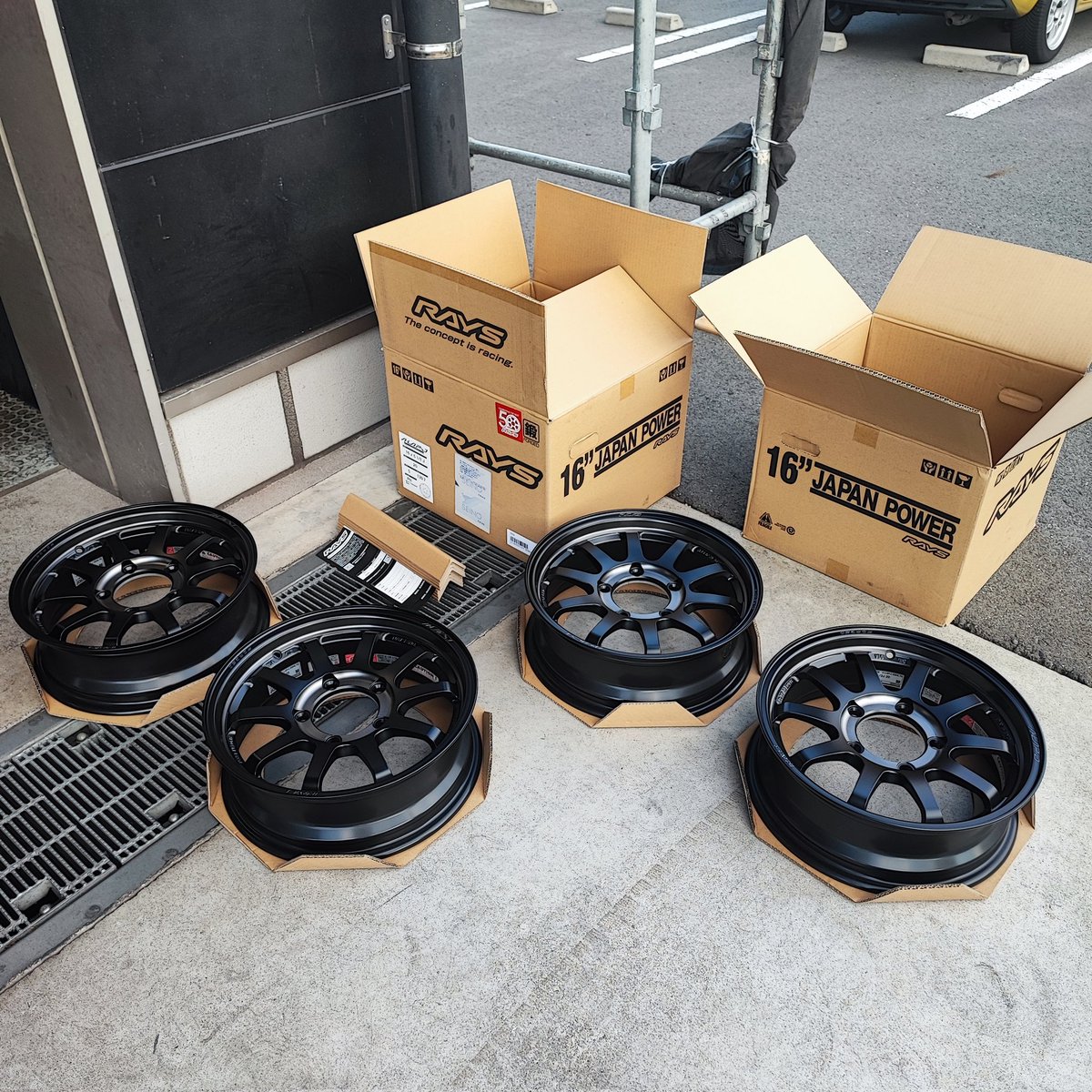 FORGED72738036's tweet photo. new wheel!!!!!
#new
#RAYS
#forged
#wheels
#alapj https://t.co/B3XykFnmnM