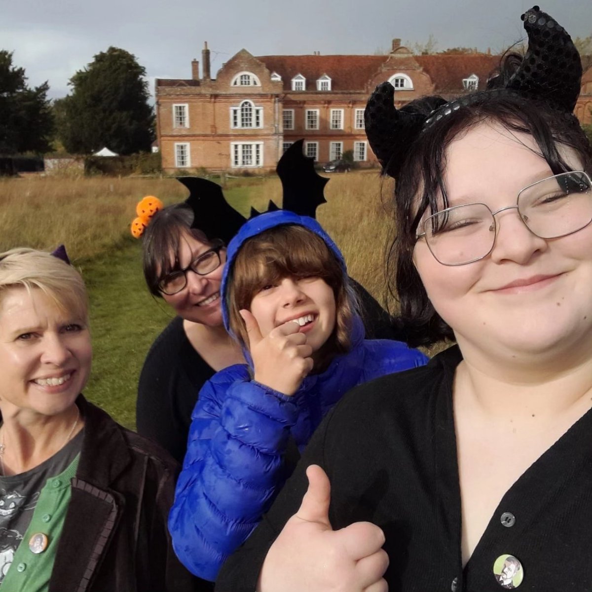nessdtjb's tweet photo. Thank you @WHorsleyPlace
A great day with Amelia, our tour guide, loved hearing all the #bbcghosts stories!
@benwillbond
@realmatbaynton
@JimHowick
@Lazbotron
@MarthaHD
@simonfarnaby #ghoststhebuttonhousearchives is a must have read! Thank you #6idiots Next time we dress up! https://t.co/nfHtRS8Ggy