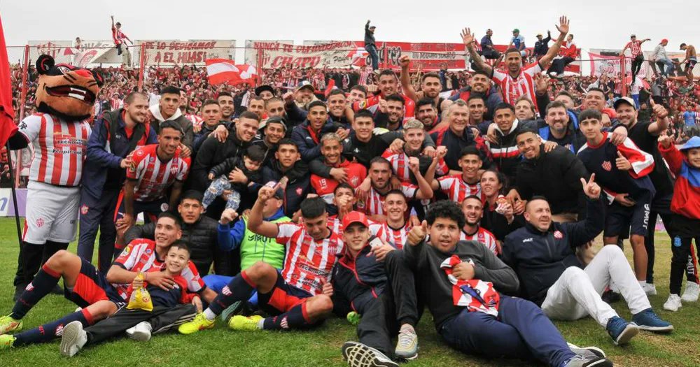 Fox Sports Argentina on X: #Futbol  Talleres de Remedios de Escalada  ascendió a la Primera Nacional. Tras el triunfo por 1 a 0 ante San Miguel,  consiguió es ascenso directo.  /