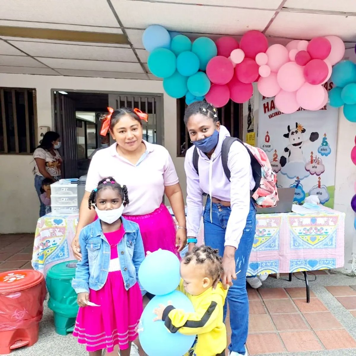 hbbgflorida's tweet photo. Asi se adelanta la jornada de Intensificación en el Hospital Benjamín Barney Gasca y los diferentes puntos de vacunación.🏥👨‍👩‍👦‍👦💉
#HospitalBenjaminBarneyGasca 
#SecretariaLocalDeSalud 
#FloridaAvanzaUnida https://t.co/AKR0V8WN3b