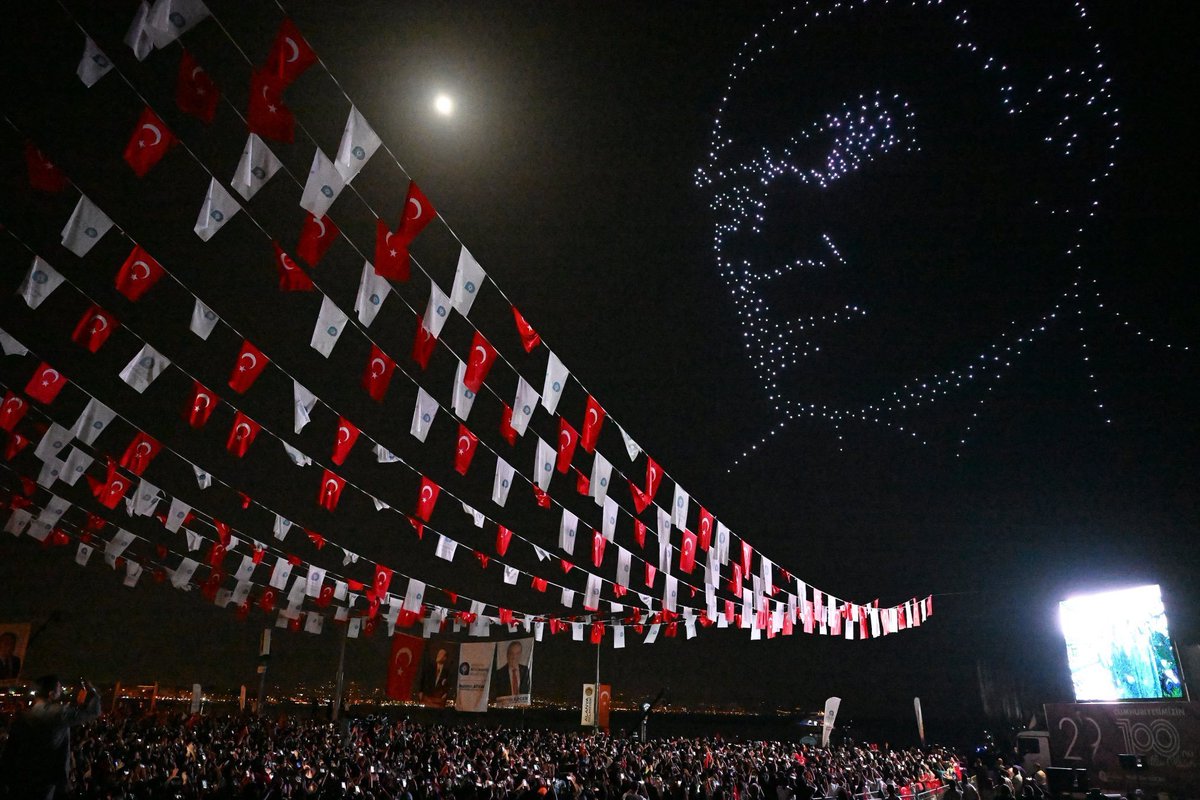 bpthaber's tweet photo. Alanya'da drone ile Atatürk portresi oluşturuldu. https://t.co/pB8YVHth5S
