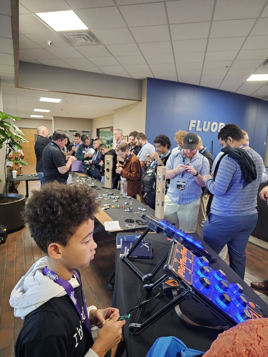 Fox_Pick's tweet image. What a day!!! @BSidesGVL broke a record today and raised $2000 for @Hak4Kidz !!! Absolutely incredible!! Great turnout and great con! Be sure to come next year Sept 7th! #LockPickVillage