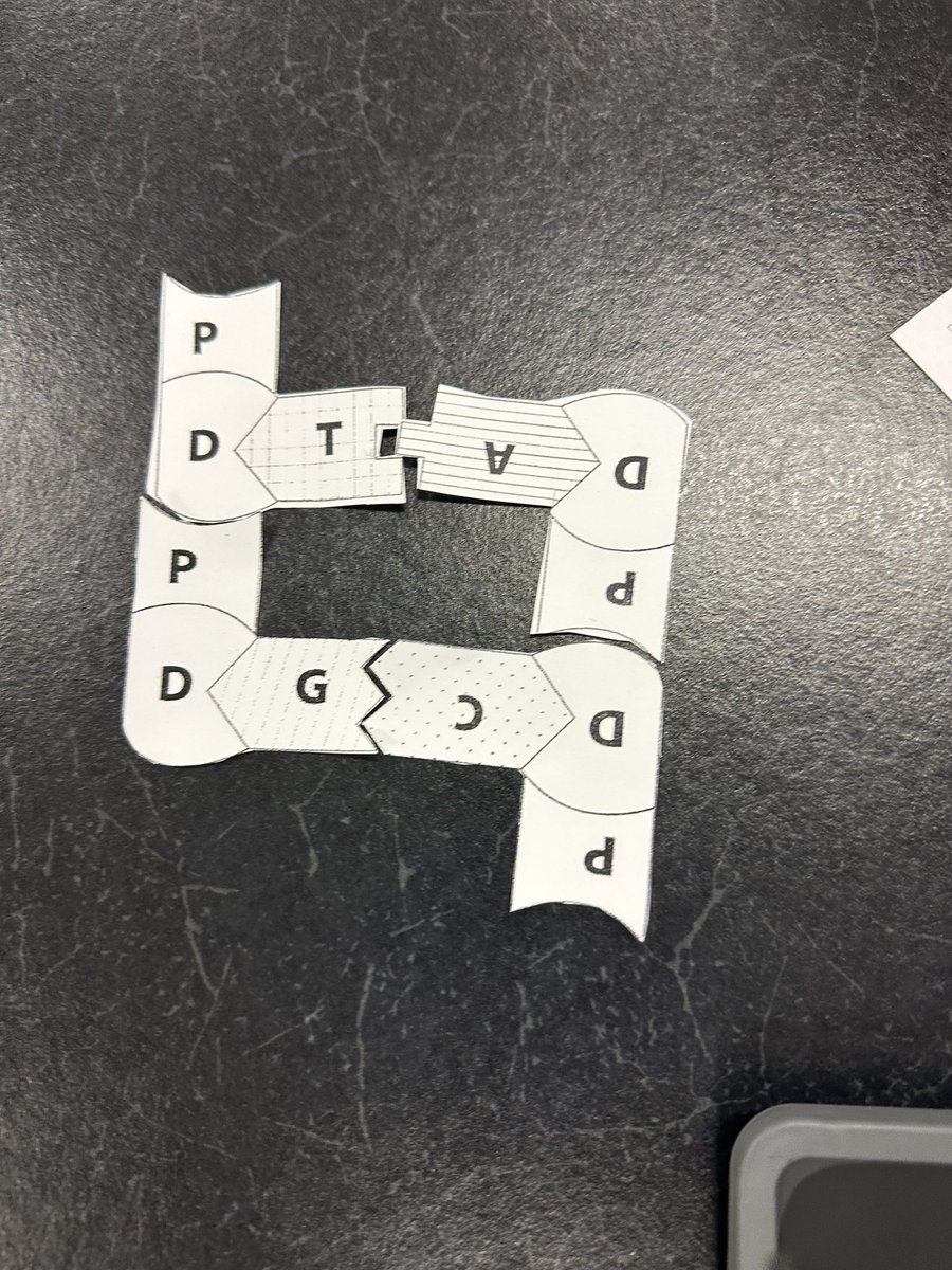 Thanks <a href="/CindyButlerKO/">Cindy Butler💻🖱</a> for helping 
me connect my iPad to the clear touch screen yesterday! To show some DNA replication 🧬