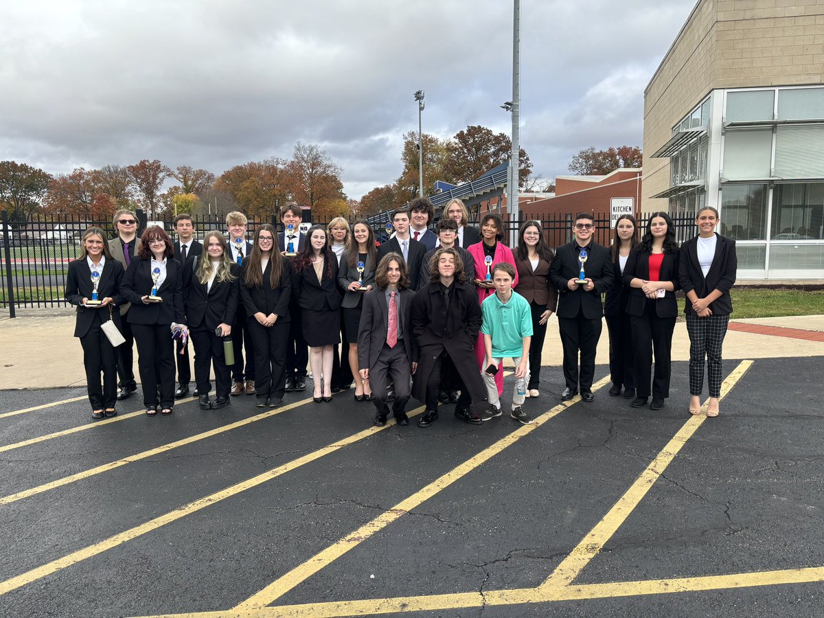 NHSpeech's tweet image. Congrats to the speech team members who placed at the JFK tournament. Sierra Ryan/Dawn Hickman 5th Duo, Andrew Blose/Logan Bird 3rd Duo, Avah Rodgers 6th DI, Rob Ward 5th HI, Natalia Crank 6th Dec, Brian Jones 4th IX. Team finished 5th. Great Job!