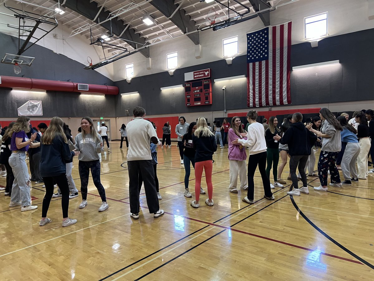 [1/4] Dr. Malloy visited schools during Red Ribbon week- an inspiring time to see students at all levels raising awareness and building empathy! See more of what’s happening in SRVUSD by checking this weeks edition of the Friday Brights: bit.ly/40hkwQE #SuccessReimagined