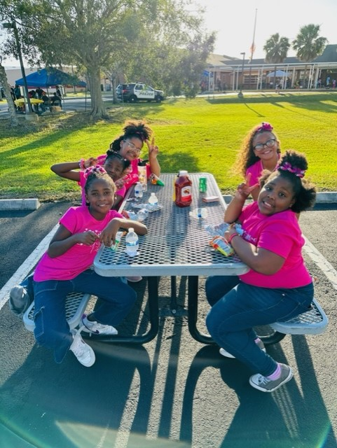 ColonialElem's tweet photo. ππAn amazing time at our FALL INTO LEARNING Festival last night! So very thankful for all our staff, families, volunteers and church partners that made this event so successful.ππ #loveleeschools #leetweets #fallintolearning https://t.co/QX0fWPp1DU