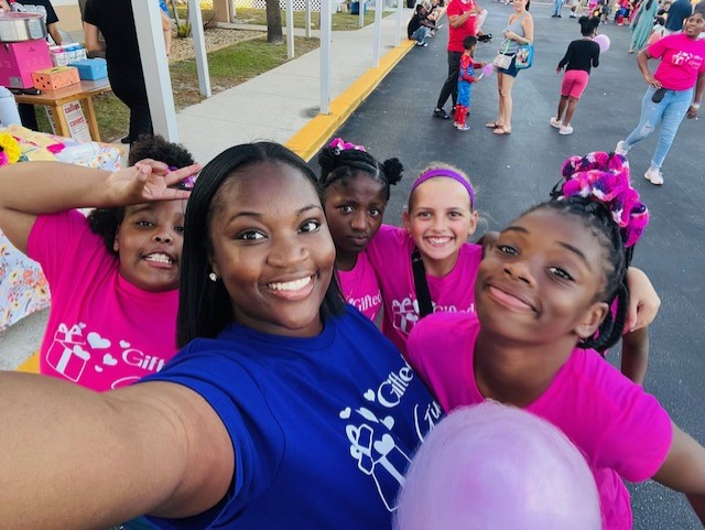 ColonialElem's tweet photo. ππAn amazing time at our FALL INTO LEARNING Festival last night! SPOTLIGHT on our GIFTED GIRLS CLUB and their amazing work they did last night with Ms. Jayda Allen!ππ#loveleeschools #leetweets #fallintolearning #giftedgirlsclub https://t.co/nskLIx6BoA