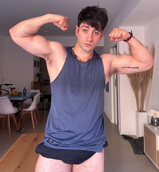 Qui&eacute;n viene a entrenar conmigo? Me falto hacer cardio 🥵 https://t.co/X4s3qS17yR