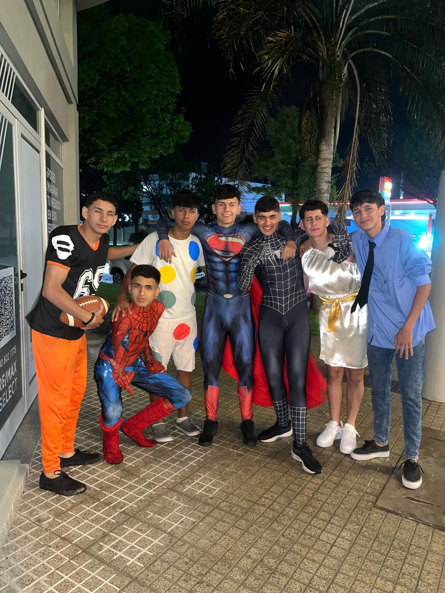 luis5aa's tweet photo. Pedazo de grupo que somos. los amo🫶🏾 https://t.co/wZ4SktwUSl