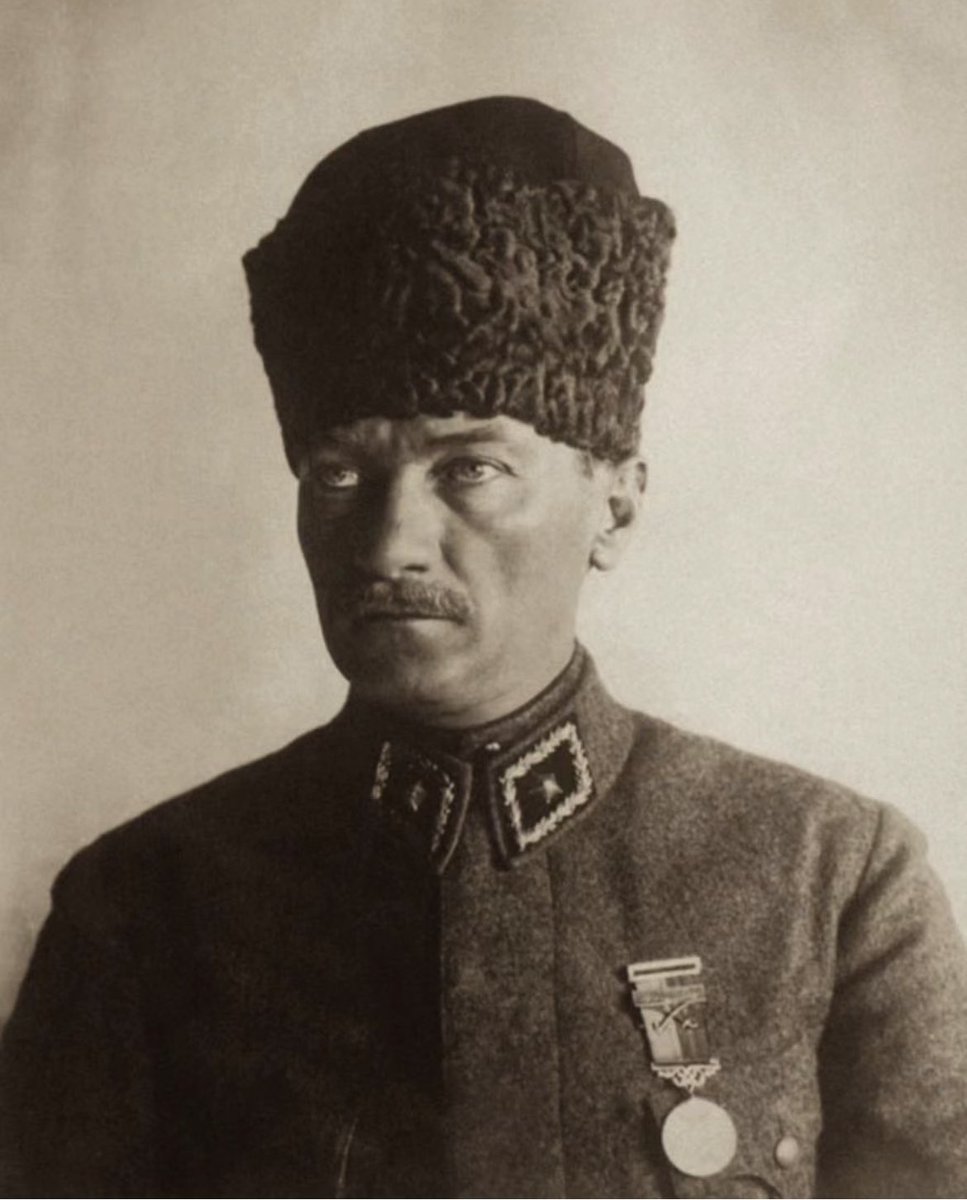 “Mondros 30 Ekim'dir. Cumhuriyet 29 Ekim. İşte bu da bir milletin, mazlum bir milletin ahıdır. Deyiniz ki, bu tarihten silinmek istenilen bir milletin öcüdür..”🇹🇷