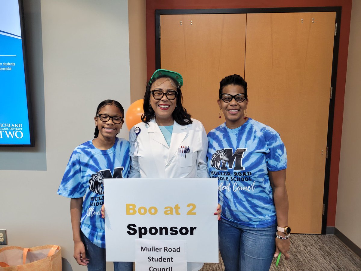 VVanderhorst's tweet photo. The @mullerroad Student Council showed up ready to help @RichlandTwo make Boo@2 a success, and they did not disappoint! We couldn't be more proud of our crew. @MiSTER_Spann, we're taking this show on the road! #WeWin #StuCoLife #ServiceB4Self ππ https://t.co/KFYIIZRz7p
