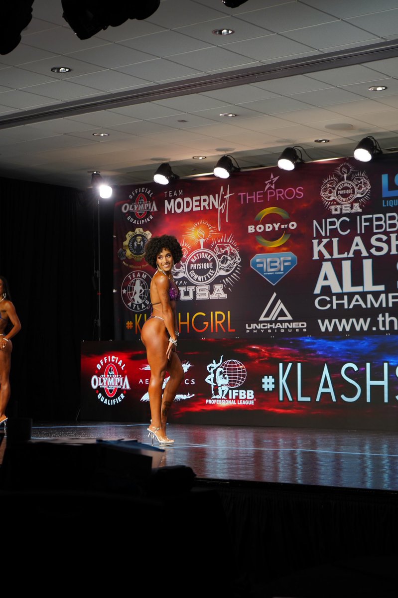 zoesaunders__'s tweet photo. Crazy where my fitness journey brought me..NPC Bikini Bodybuilding..🤗 https://t.co/DFK5d2qJnj