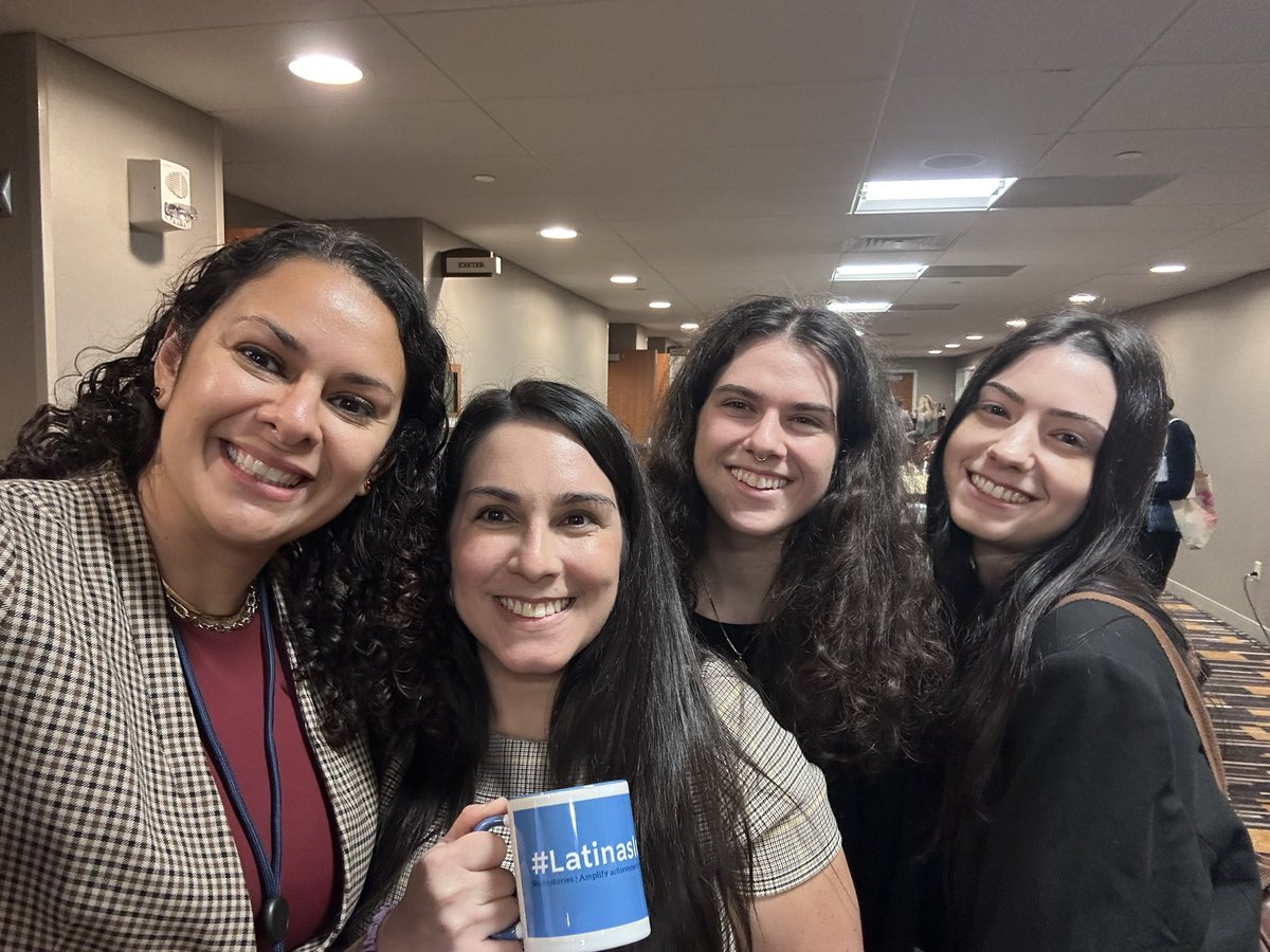 LatinasInMed's tweet image. The four #LatinasinMedicine at #ASCOQLTY23 who got mugs!!!