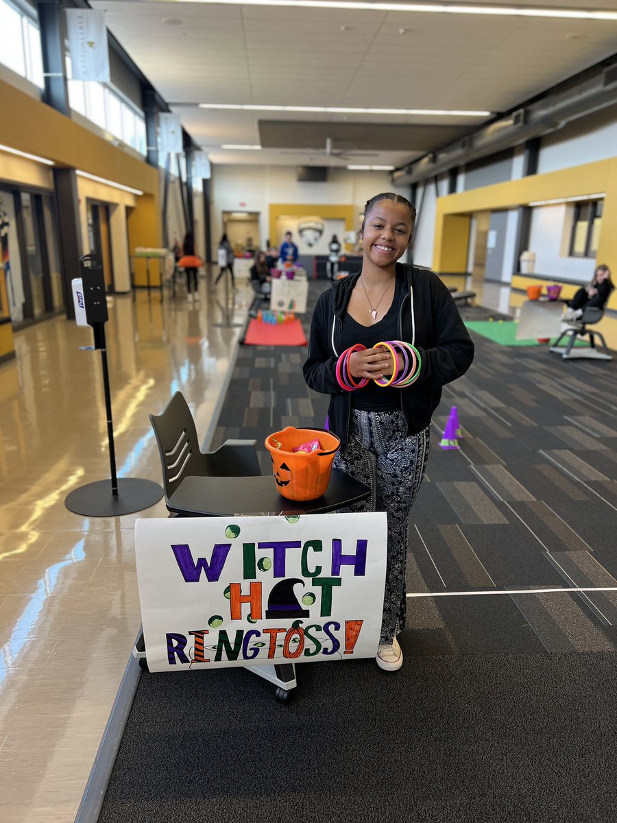 Ms. Sawicky tweet media