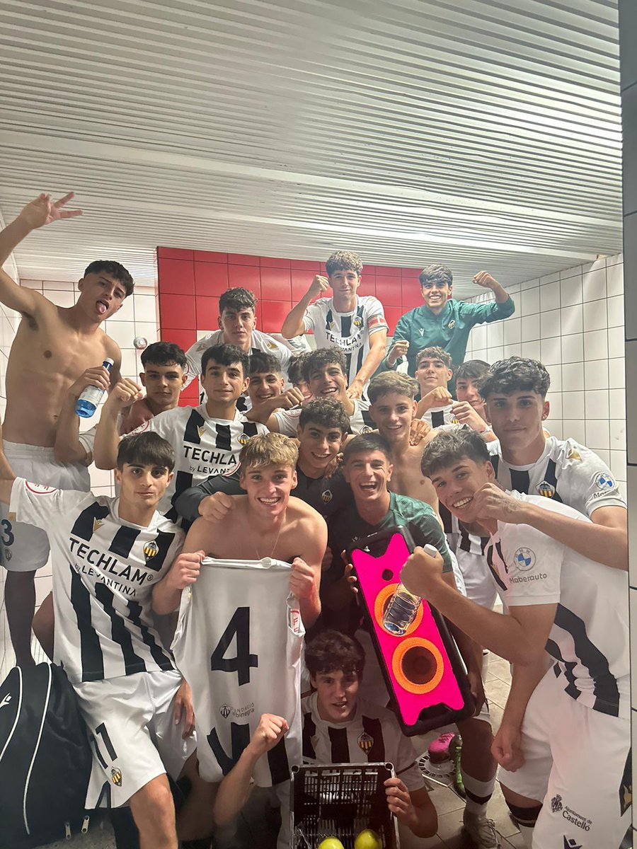 Gracias a Dios hoy hemos podido ganar y esta victoria va por vosotros y por la tía. Gracias por todos los momentos que vivimos. Os queremos mucho ❤️