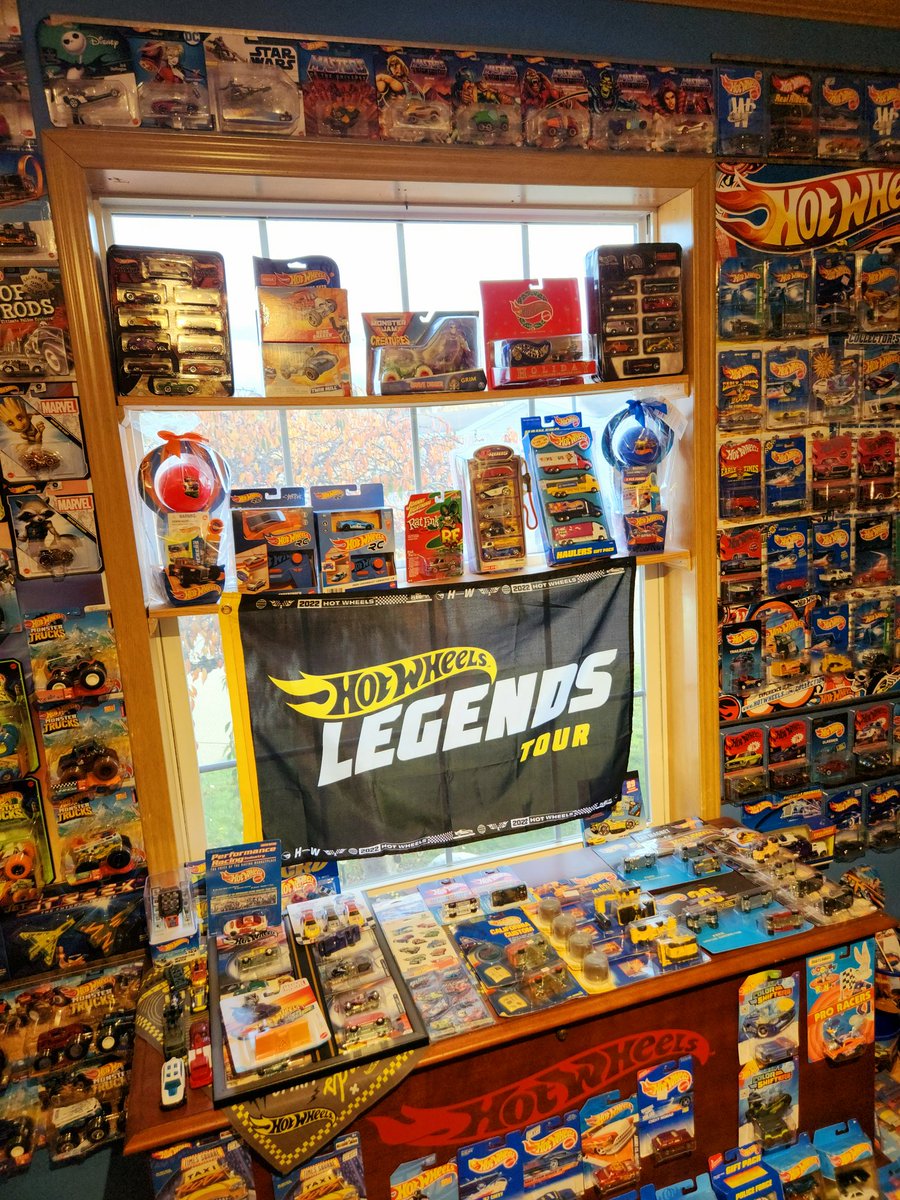 Made room to hang my @Hot_Wheels Legends flag!!! #HotWheels #LegendsTour #diecast #toycollector #extremecollection