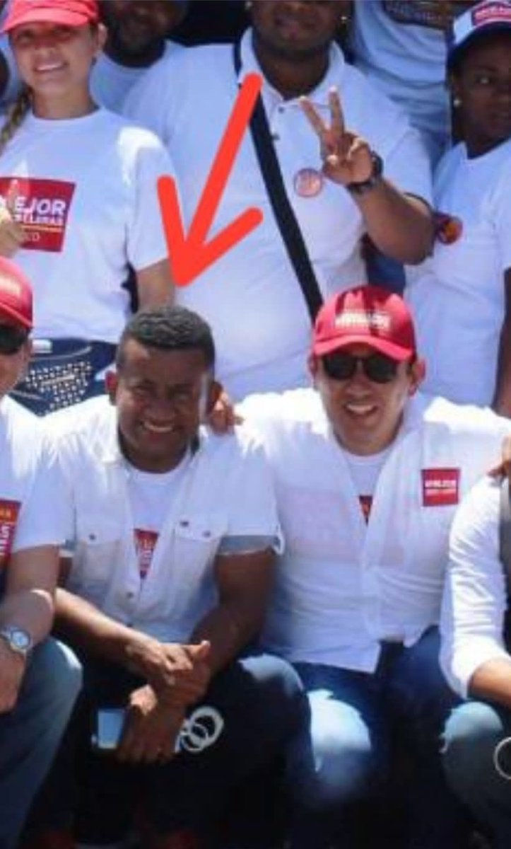 PazPortillaJ's tweet photo. @camilo1525 @BernerOficial La doble moral del ilustre @LuisAlfonsoEsc 🤣🤣🤣🤣 https://t.co/rR85rSVtu4