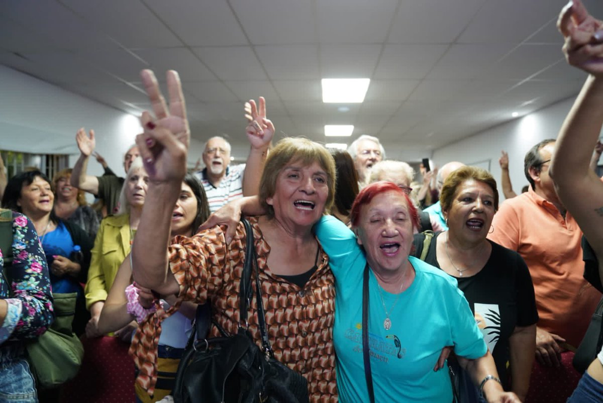 encuentroituza's tweet photo. Ayer tuvimos una reunión espacios que formamos parte de Unión por la Patria Ituzaingó 💙

✌🏼Militar, construir la nueva mayoría, seguir pensando y trabajando por la victoria del pueblo en noviembre.

Ituza mirando al futuro ☀️ https://t.co/o1PXjhhbOr