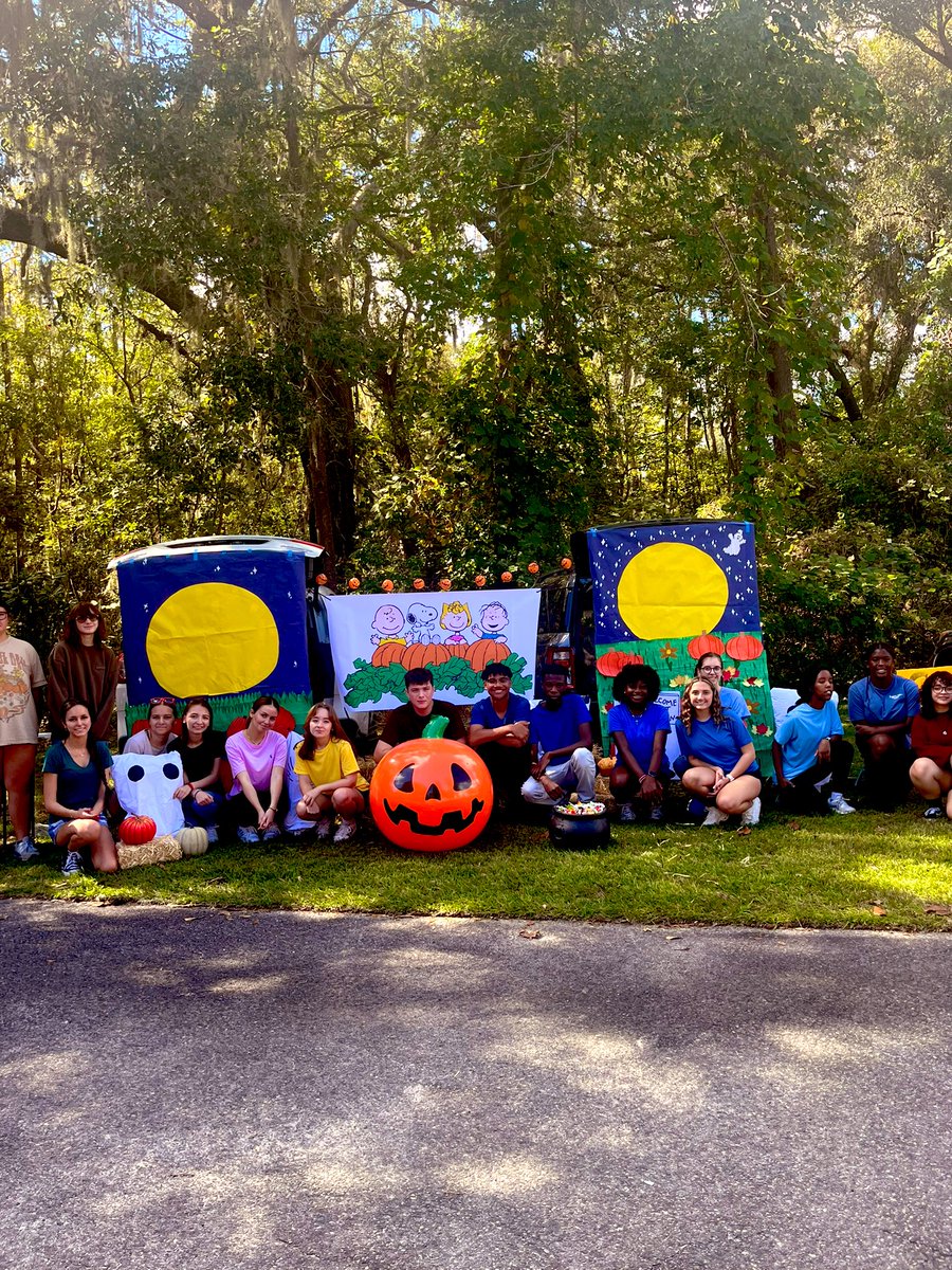 It’s a great day to be a club sponsor at RHHS …NTHS/HOSA /SKILLS USA trunk or treat day.  @BivinsMiller <a href="/BryanCoSchools/">Bryan County Schools</a> <a href="/PatrickMeans19/">Patrick Means</a> <a href="/TJoyRoberts1/">T.Joy Roberts</a> <a href="/CSheetsRHHS/">Chanelle Sheets</a> <a href="/RichmondHill_HS/">Richmond Hill High</a>