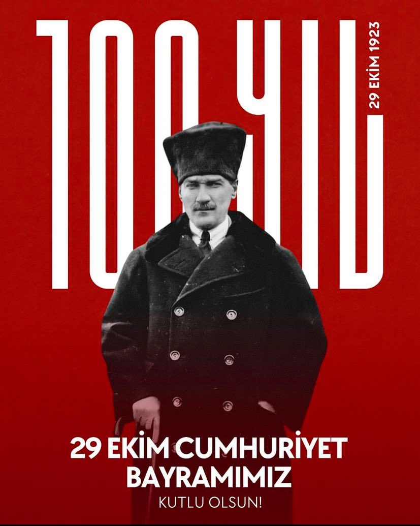 Ay yıldızın ışığında fikri hür, vicdanı hür, irfanı hür yaşayıp; ancak böyle yaşayabilecek nesiller yetiştirmek nasip olsun.
Cumhuriyet Bayramı'mız kutlu olsun...🇹🇷