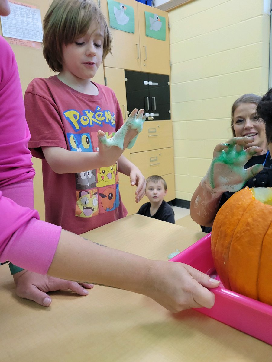 We learned about chemical reactions between baking soda and vinegar. We made a volcano pumpkin. #onelinden #Hamilton_LN