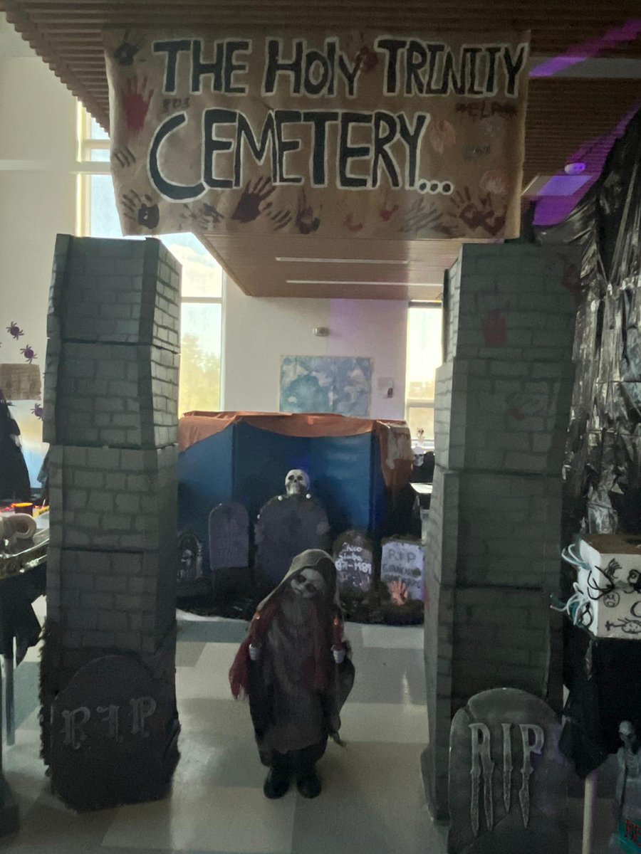 MrBsLeaders's tweet photo. Our Grade 8 team put together a Haunted Walk for the Halloween Dance fundraiser at @TCDSB_THT. 

All of this work was theirs; they were the talk of the evening! Proud of what they came up with. Which station was best? Science Lab, Witches, or Graveyard? We can't decide! https://t.co/UYNDmwNgxP