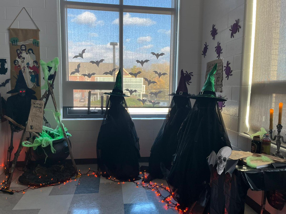 MrBsLeaders's tweet photo. Our Grade 8 team put together a Haunted Walk for the Halloween Dance fundraiser at @TCDSB_THT. 

All of this work was theirs; they were the talk of the evening! Proud of what they came up with. Which station was best? Science Lab, Witches, or Graveyard? We can't decide! https://t.co/UYNDmwNgxP