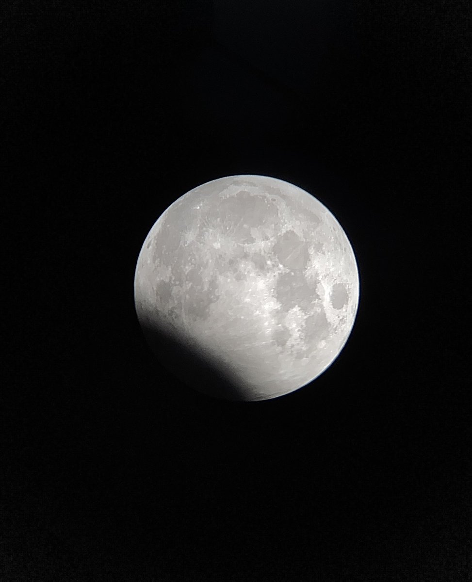 PranavsinghN's tweet photo. Partial Lunar Eclipse of October 29, 2023 at it’s peak as visible from India 🌔
🔭: 6 inch Newtonian
📷: IPhone 11 
#LunarEclipse2023 #Moon #Eclipse2023 #astronomy #Astrophotography #India #LunarEclipse https://t.co/coTj56Whvg