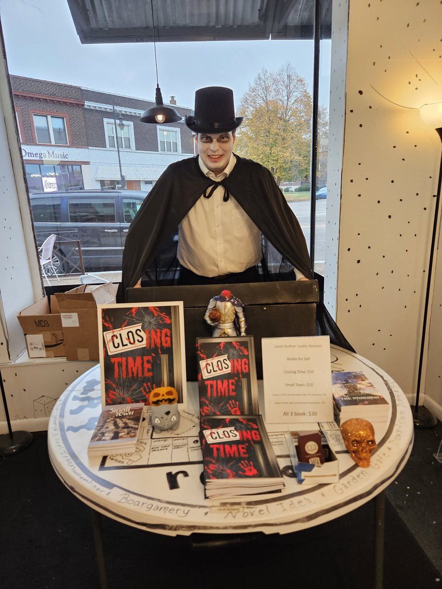 CuppaWords's tweet photo. Come pickup some new spooky boooooooks, play some games, have some coffee, and grab a bite to eat at the attached diner 📚🎲☕️🍔 Authors Diane Andersen, Joe Hagen, Sarah J Dhue, and Justin Kennon will be here til 8pm 🧟‍♂️ https://t.co/IJb9Geop5Z