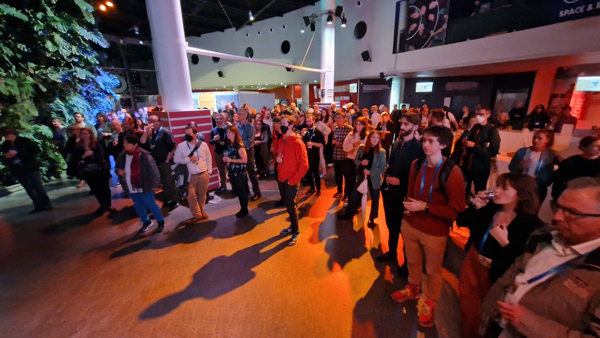 Fin du MSL team meeting <a href="/MarsCuriosity/">ARCHIVED - Curiosity Rover</a> à Toulouse. Un plaisir de revoir tous les collègues et amis, et toujours de la bonne science! 
Meeting SAM en marge (mode bons élèves en salle de classe), et super social event à la <a href="/CiteEspace/">Cité de l'espace</a>