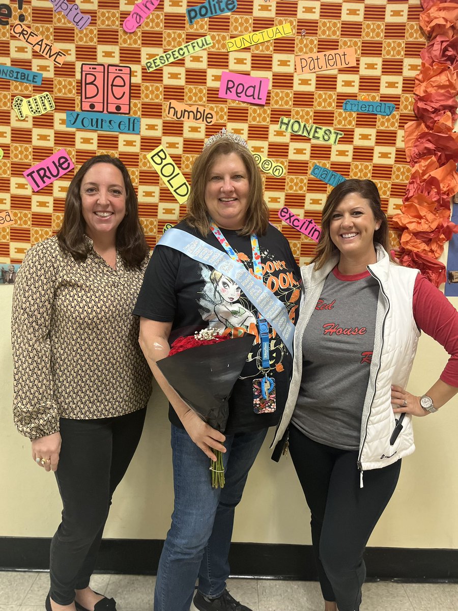 👑 Yesterday we celebrated our amazing Reading Specialist, Mrs. Leppert, for going above and beyond for our students and staff! She has worked tirelessly helping roll out our new reading curriculum and Amira assessment. We crowned her Amira Queen!!