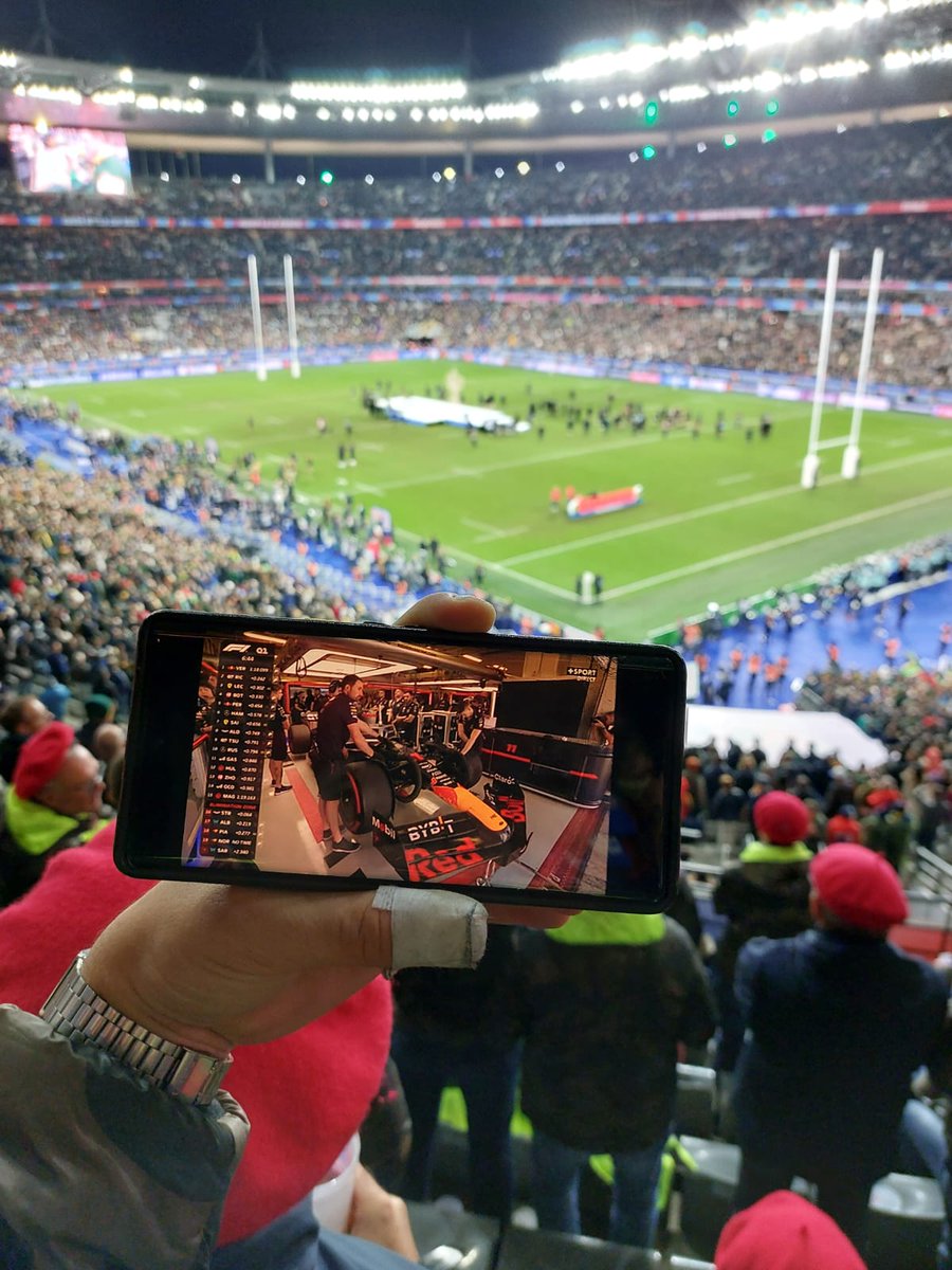 VincentMercierT's tweet photo. C'est comme ça qu'on reconnaît les vrais fans de F1!
#MexicoGP @CanalplusF1 https://t.co/AwDjj68E4t