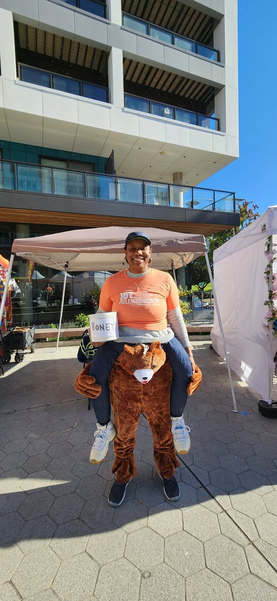 JoyForSeattle's tweet image. Happy Halloween!

Were hanging at Hilloween on Capitol Hill and talking to voters until 4PM. Come hang with us!

JoyBear is in full effect.... 
🐻🍯

#joyforseattle 
#connectingcommunities 
#blockbyblock