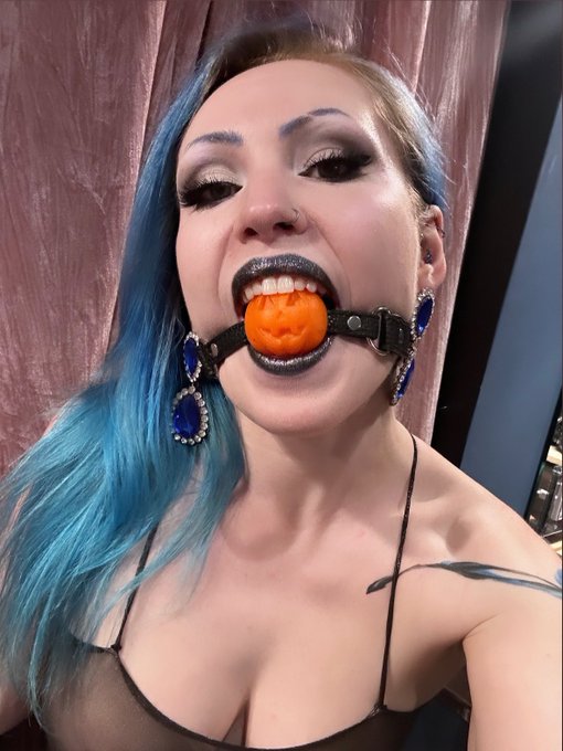 ☆ ꪜꪮꪀᛕꪖ ☆ Booking Fetcon! - Happy Halloweekend! 🎃🖤 https://t.co/y8oXowcNUZ