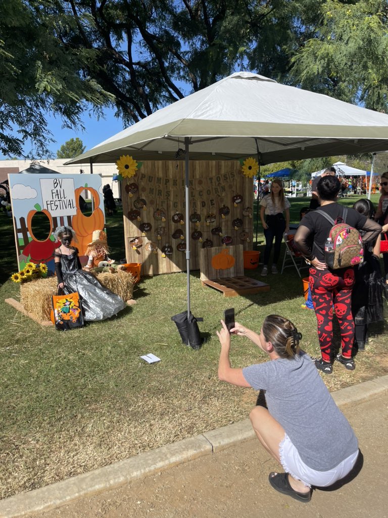 BVBobcats's tweet photo. Ain’t nobody party like a BV party! It’s Fall Festival time…Good food, good music, free carnival games and more…A HUGE Thank You to our BVPTO and high-school volunteer crew for all their hard work making this amazing community event possible! @BVPTO @CajonValleyUSD https://t.co/24BRVUUkGM