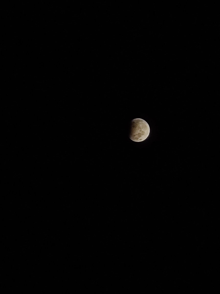 flawsome_geet's tweet photo. The partial #LunarEclipse as seen from #ahmednagar, Maharashtra, India. 

#LunarEclipse2023 https://t.co/ZGWXyXsWmz