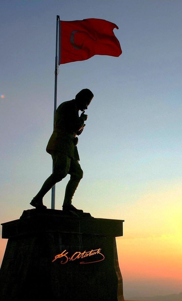 Cumhuriyetimizin 100'üncü yılı kutlu olsun! Büyük lider, başkomutan Gazi Mustafa Kemal Atatürk...Sana olan borcumuzu asla ödeyemeyeceğiz, minnettarız.