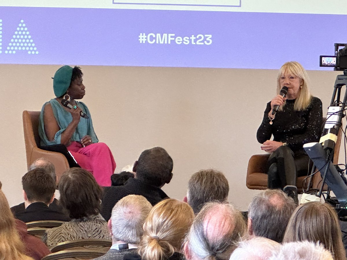 ImSuzieSparkles's tweet photo. Lovely to meet @LizKershawDJ we share not only a passion of radio but also sparkles ❤️📻 ✨ #CMFest23 https://t.co/2UNrrRedG0