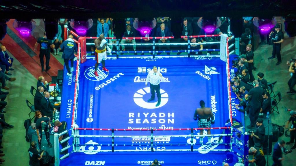 Ho4aJ's tweet photo. أعظم النزالات اللي صارت حول العالم ماهي زي نزال افتتاح #موسم_الرياض_2023 😍😍🔥🔥

#BattleOfTheBaddest 🥊🔥
#RiyadhSeason
#BigTime https://t.co/Xyrn6QipuN
